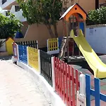 With Pool And Gardens Near The Coast 아파트 산미겔데아보나