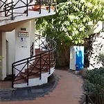 아파트 With Pool And Gardens Near The Coast *