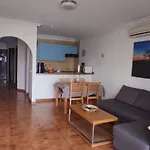아파트 With Pool And Gardens Near The Coast