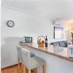아파트 With Pool And Gardens Near The Coast