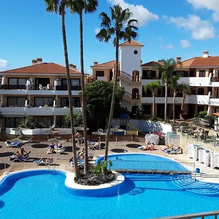 דירה With Pool And Gardens Near The Coast *