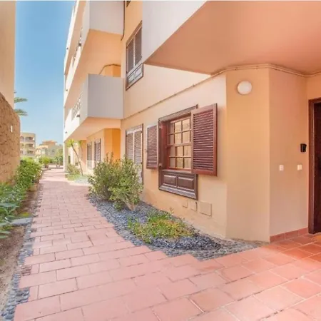 Apartamento With Pool And Gardens Near The Coast *
