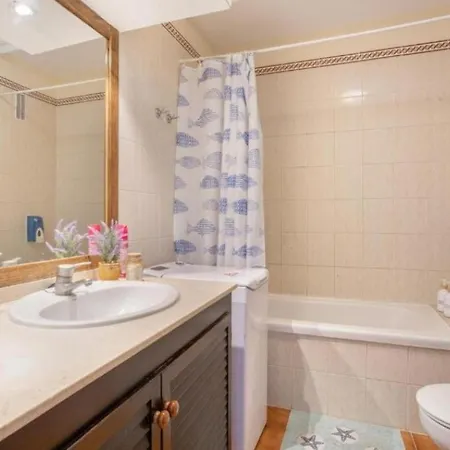 With Pool And Gardens Near The Coast Apartmán