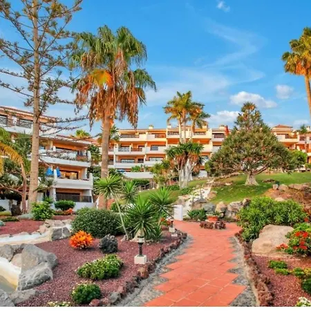 With Pool And Gardens Near The Coast Apartamento *