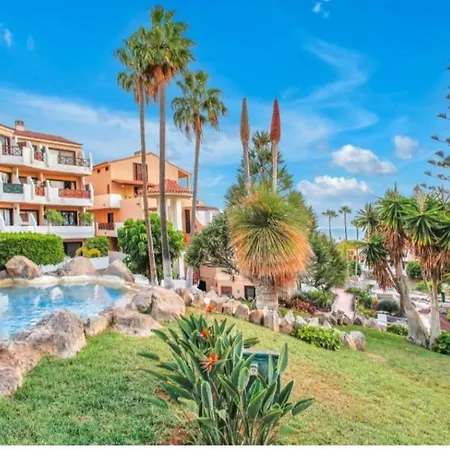 Apartment With Pool And Gardens Near The Coast *