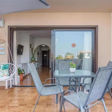 With Pool And Gardens Near The Coast Apartmán