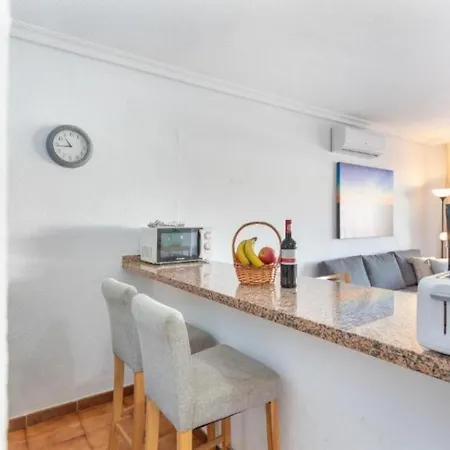 Apartmán With Pool And Gardens Near The Coast