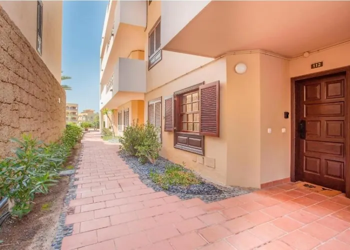 Apartamento With Pool And Gardens Near The Coast *