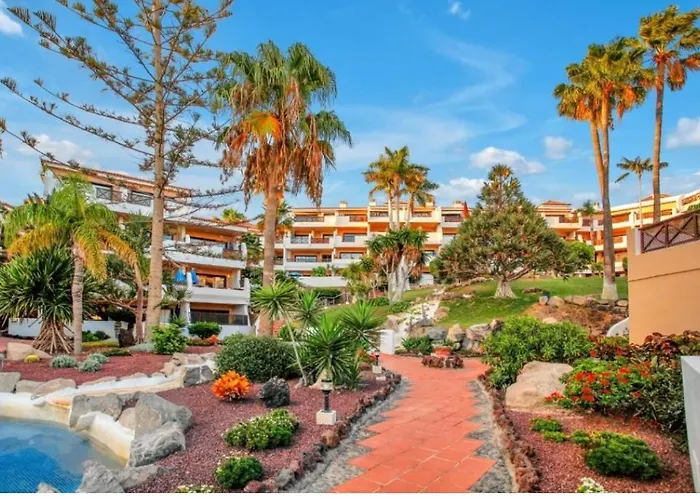 With Pool And Gardens Near The Coast Apartamento *