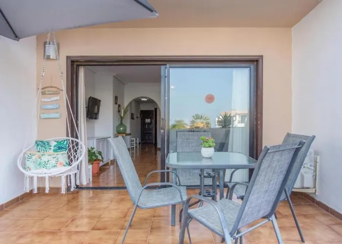 With Pool And Gardens Near The Coast Apartamento