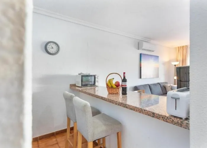 Apartamento With Pool And Gardens Near The Coast